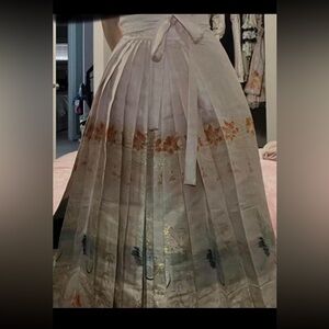 Elegant maxi skirt pattern and embroidered